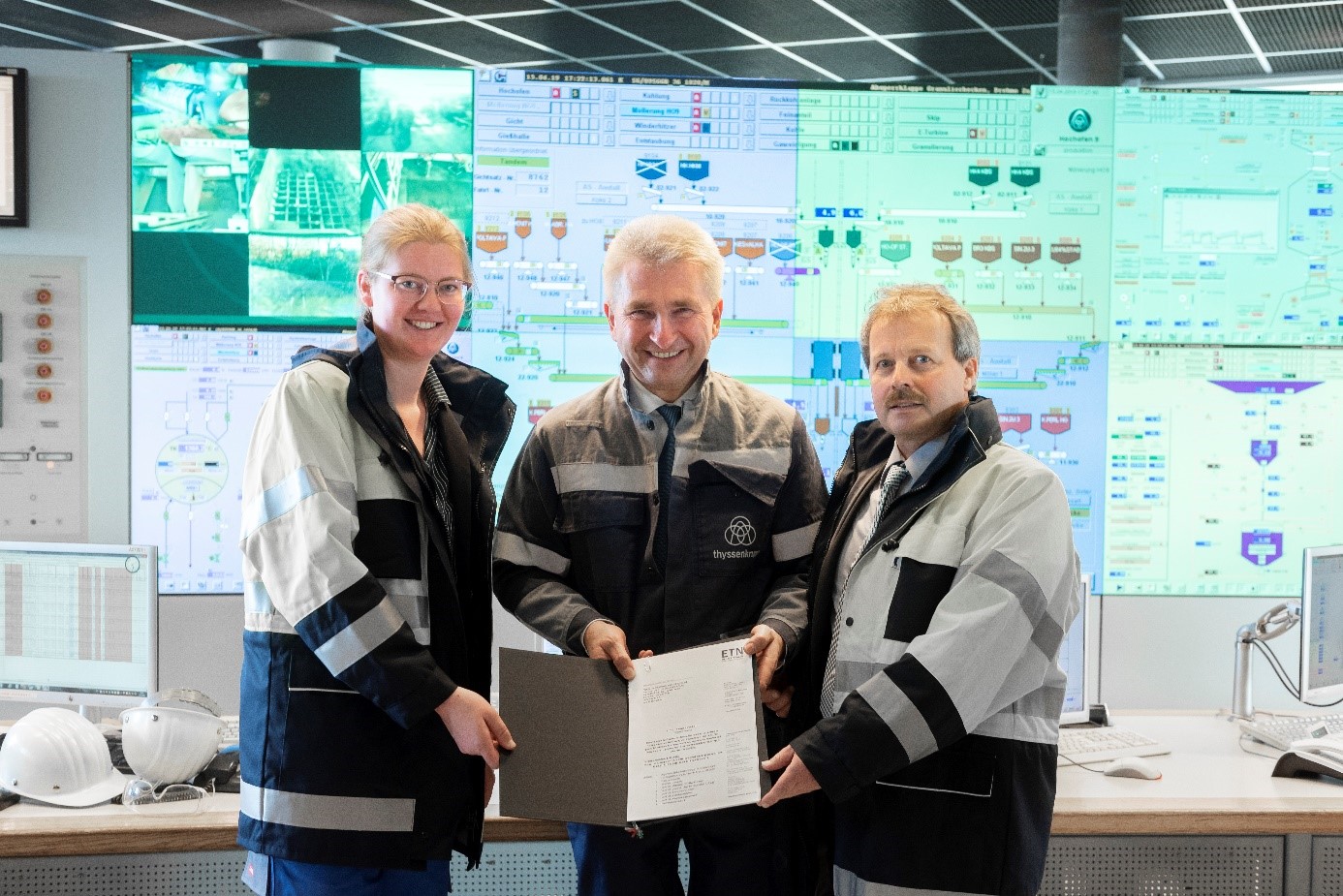 Übergabe des Förderbescheids für das Projekt H2BF