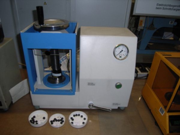 Briquetting with tablet press